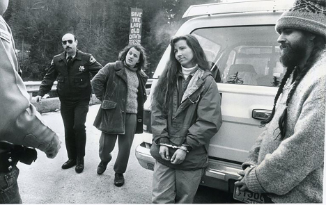 Protesters arrested at the “Easter Massacre” in Willamette National Forest, 1989. Gerry Lewin/USA Today Network.